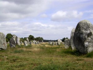 Carnac_megalith_alignment_2